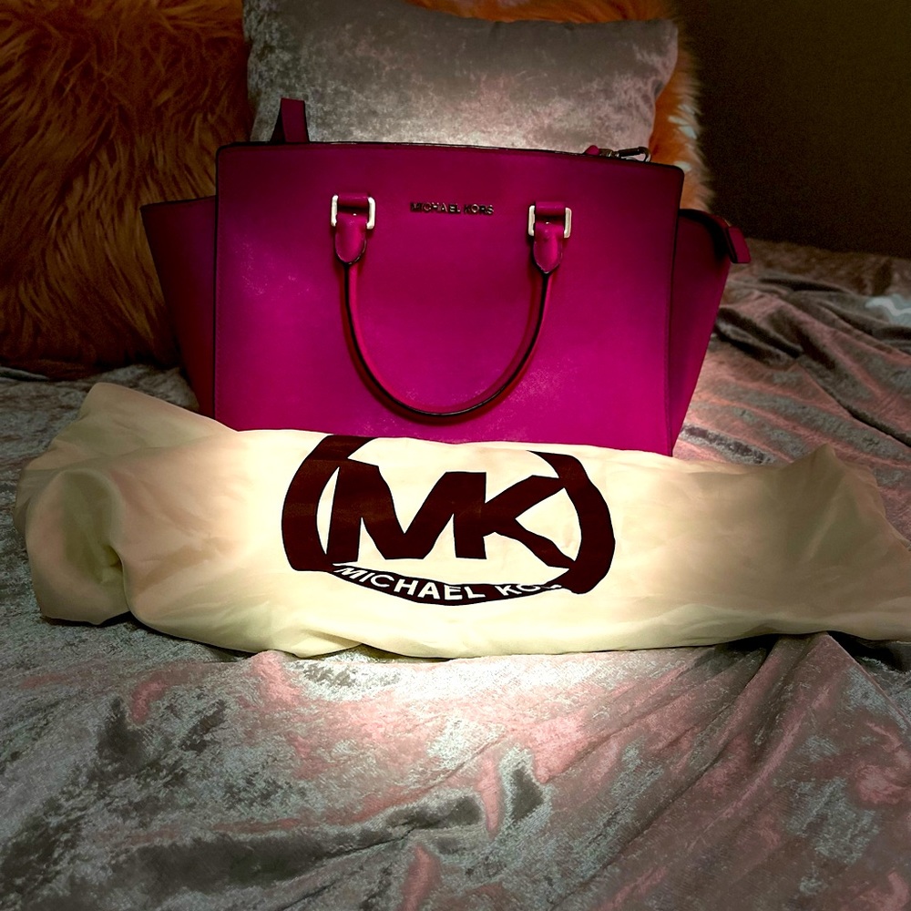 Michael Kors. Fuchsia